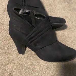 Dexflex black velvet ankle boots size 7